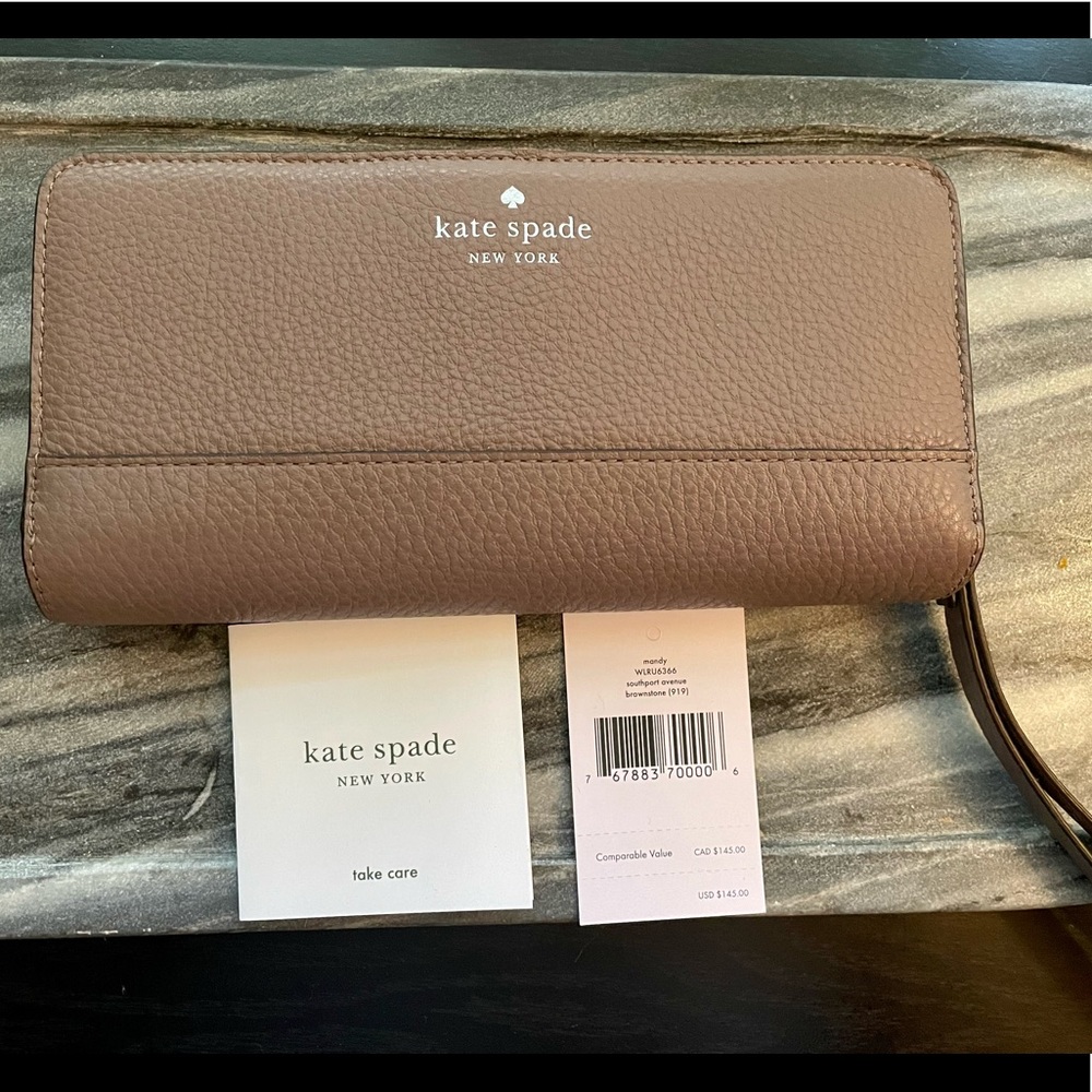 Beautiful Kate spade wallet, used once, in excellent condition